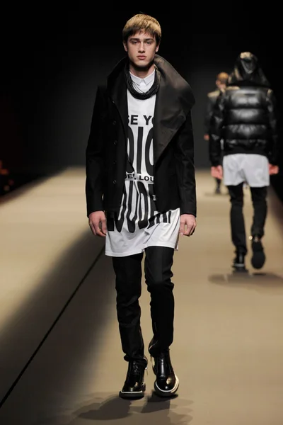 Look 28